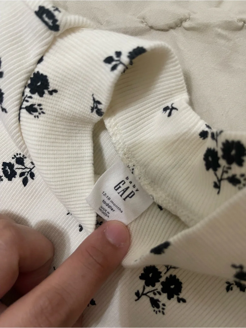 Baby GAP Cream Ribbed Top with Black Floral (12-18 mo)